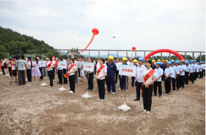 銘珩建筑子公司泰宇建筑工程的土建施工監理標段的320國道龍游會澤里至下章段改建工程正式動工儀式2.png